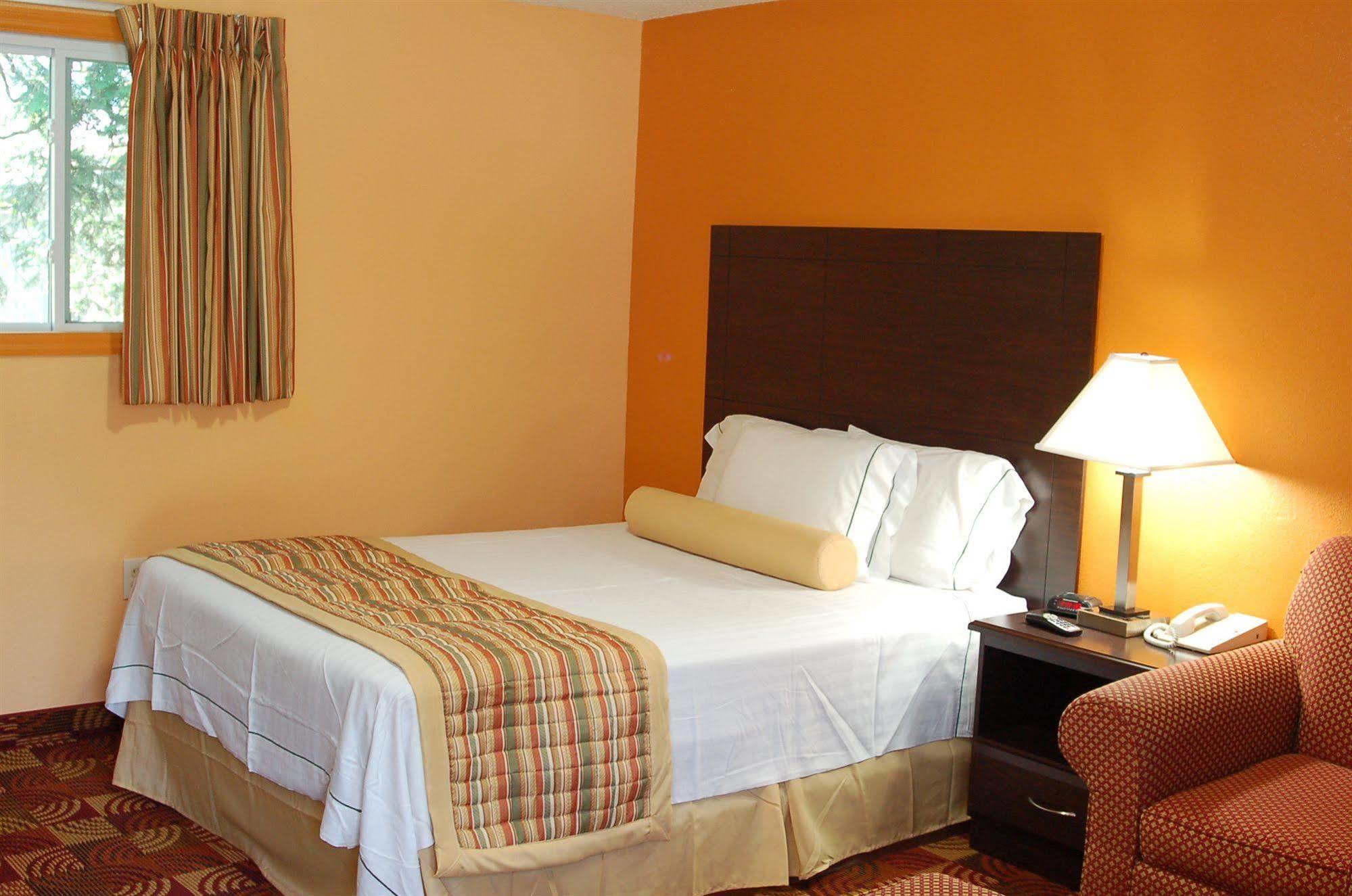 Blue Sky Inn Glens Falls-Saratoga-Lake George Екстер'єр фото
