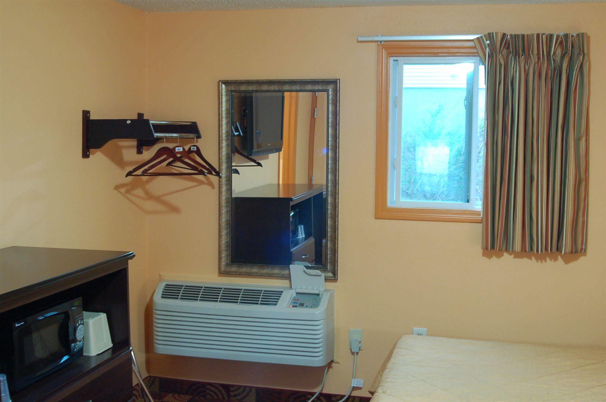 Blue Sky Inn Glens Falls-Saratoga-Lake George Екстер'єр фото