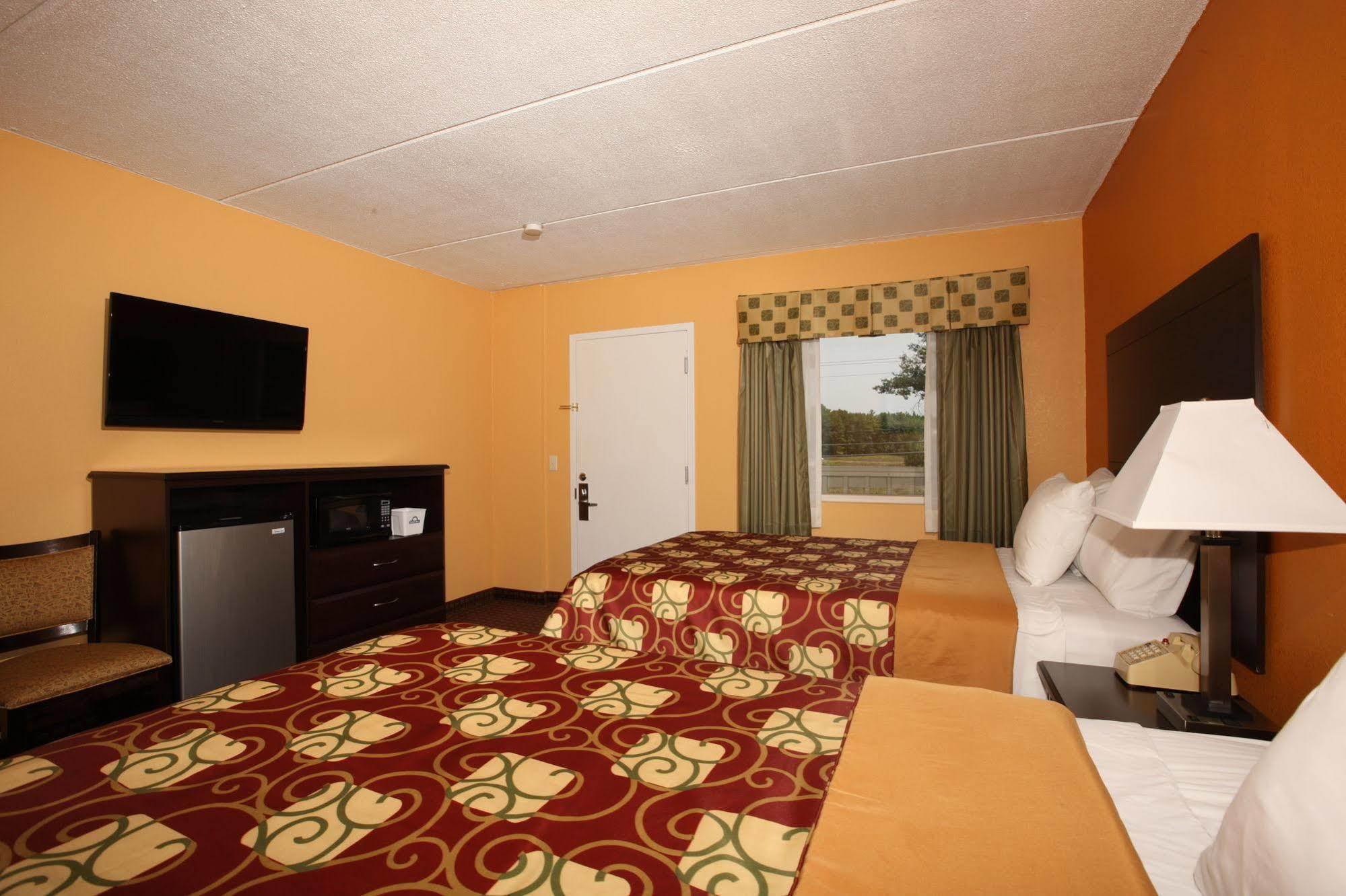 Blue Sky Inn Glens Falls-Saratoga-Lake George Екстер'єр фото